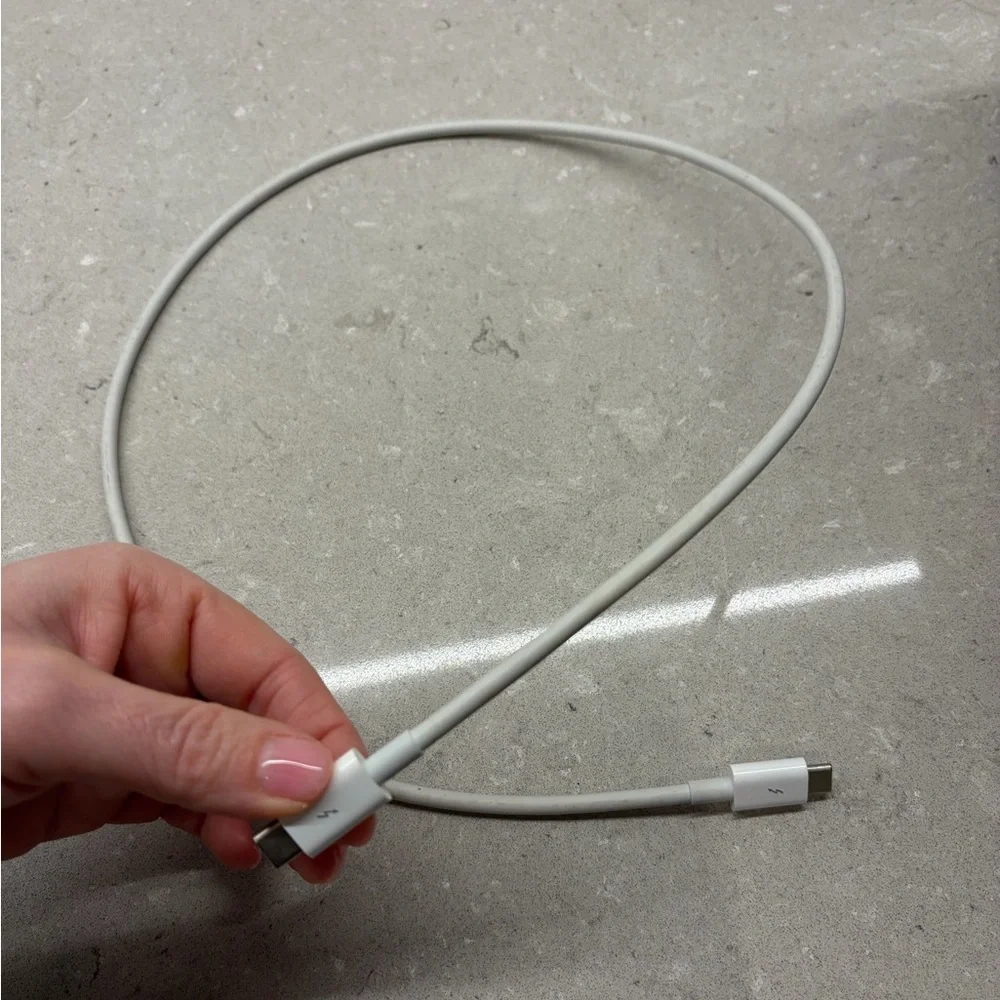 Apple Thunderbolt Pro White USB-C Charging Cable